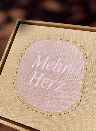 MEHR HERZ - ORIGINAL LEINWAND AUS CANVAS 20 x 20 CM - MIT SCHATTENFUGENRAHMEN